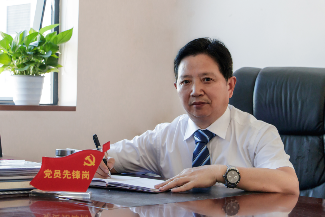 王友國(農業推廣研究員、茗香鄉品牌聯合創始人) 王友國(農業推廣研究員、茗香鄉品牌聯合創始人)