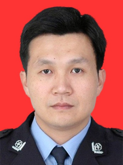 張威震 張威震