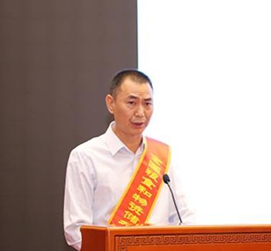 何榮(雲南省箇舊市大紅屯糧食購銷公司黨總支書記) 何榮(雲南省箇舊市大紅屯糧食購銷公司黨總支書記)