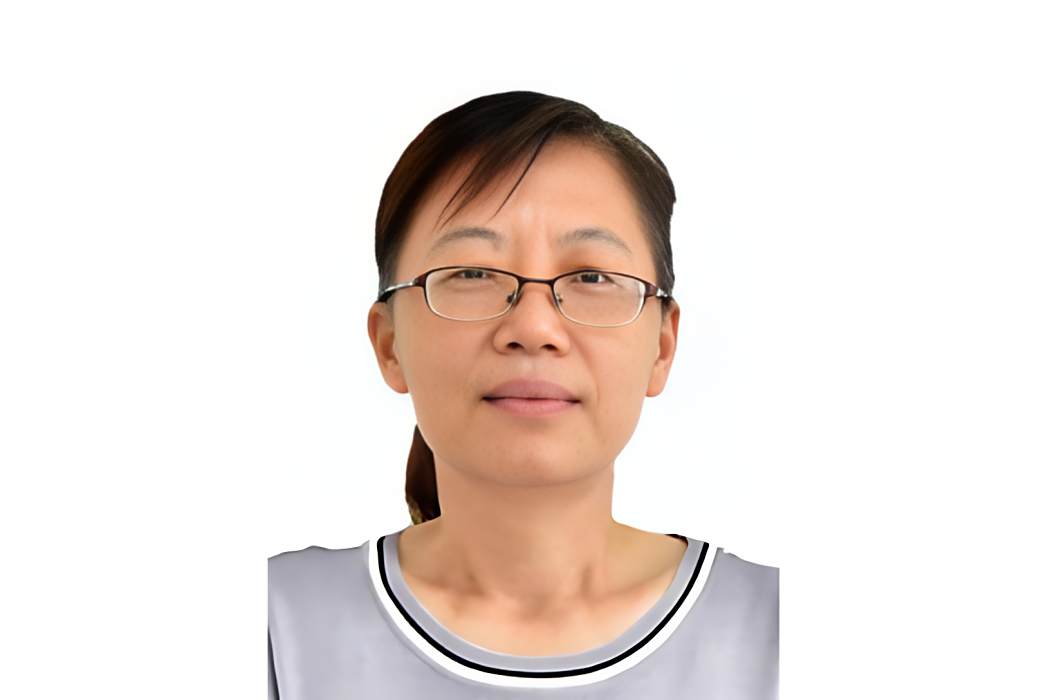 何春玲(椰樹集團有限公司董事長、黨委書記、常務副總經理) 何春玲(椰樹集團有限公司董事長、黨委書記、常務副總經理)