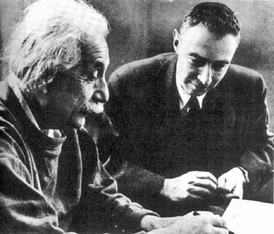 1950年的愛因斯坦與奧本海默