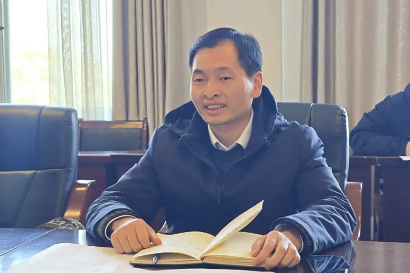 袁金亮(景德鎮陶瓷職業技術學院黨委書記,督導專員) 袁金亮(景德鎮陶瓷職業技術學院黨委書記,督導專員)