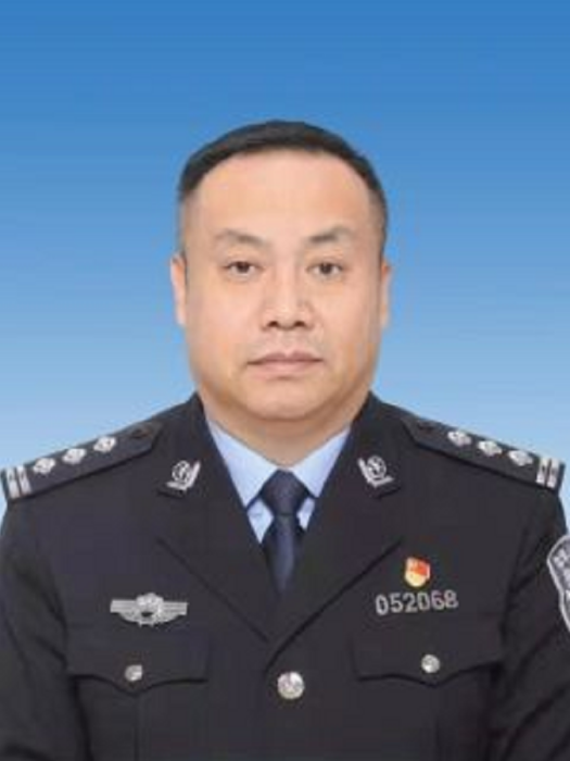 宋立臣(黑龍江省佳木斯市富錦市政府黨組成員、副市長,公安黨委書記、局長) 宋立臣(黑龍江省佳木斯市富錦市政府黨組成員、副市長,公安黨委書記、局長)