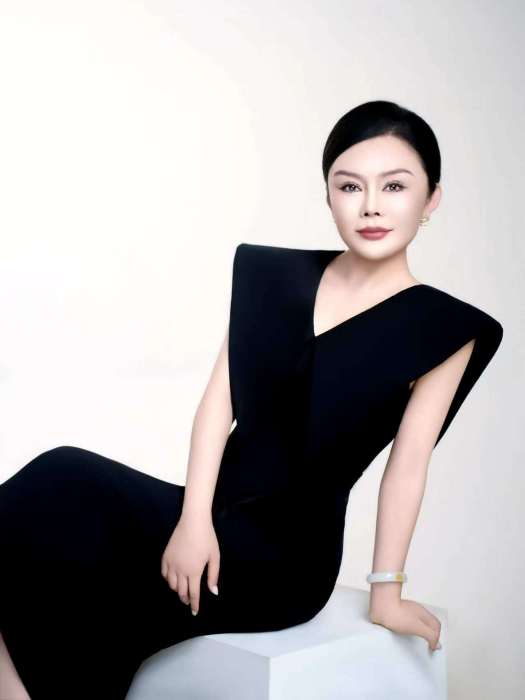 張美麗(玫香源執行董事及品牌代言人) 張美麗(玫香源執行董事及品牌代言人)
