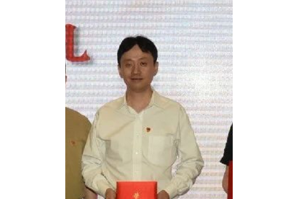金凡(華鑫置業(集團)有限公司總經理助理) 金凡(華鑫置業(集團)有限公司總經理助理)