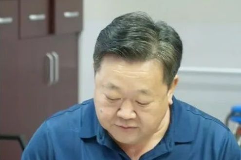 李小波(房山區長陽中心校原黨支部書記、校長) 李小波(房山區長陽中心校原黨支部書記、校長)