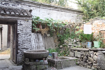 樂清柳市鎮長林的鹽官井，為當年長林鹽場的遺物