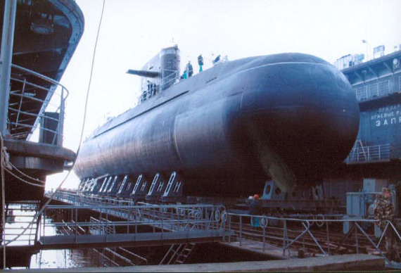 677型潛艇下水