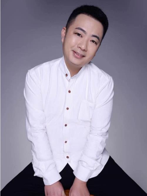 李巍(河南廣播電視總台經濟廣播主持人、記者) 李巍(河南廣播電視總台經濟廣播主持人、記者)