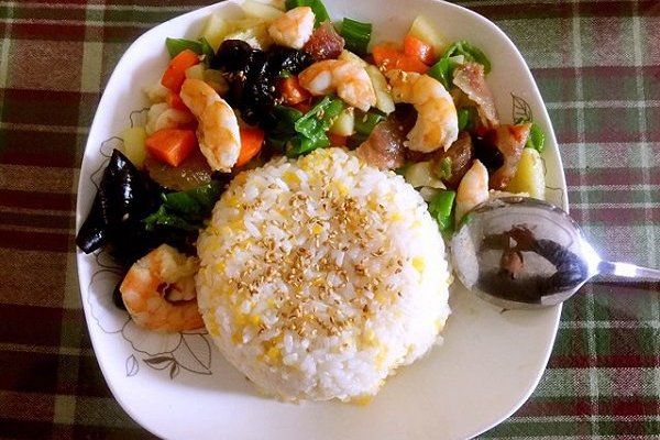 什錦澆飯 什錦澆飯