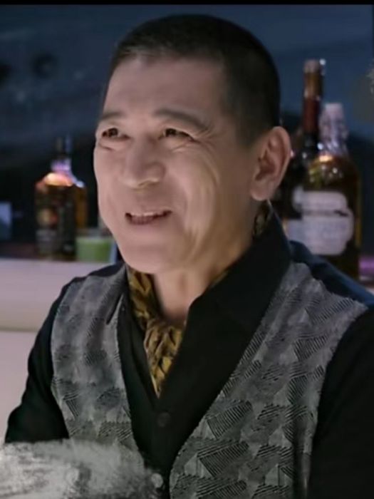 何一民(愛情喜劇電影《不期而遇》中的角色) 何一民(愛情喜劇電影《不期而遇》中的角色)