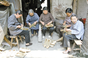 溫州雙嶼鎮仍然有蒲鞋加工出售