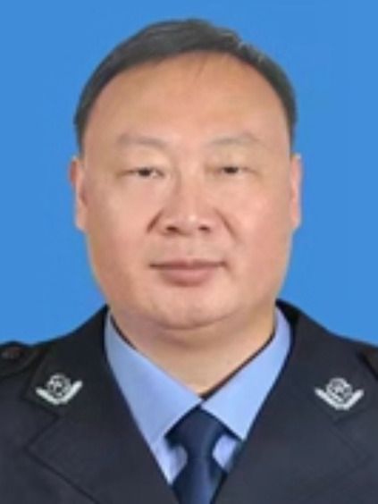 鄧偉(湖南省懷化市沅陵縣人民政府副縣長、黨組成員、縣公安局黨委書記、局長) 鄧偉(湖南省懷化市沅陵縣人民政府副縣長、黨組成員、縣公安局黨委書記、局長)