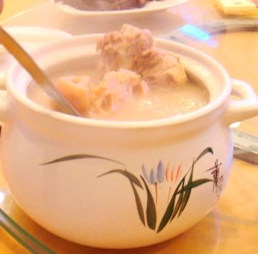 美味營養的蓮藕豬骨湯
