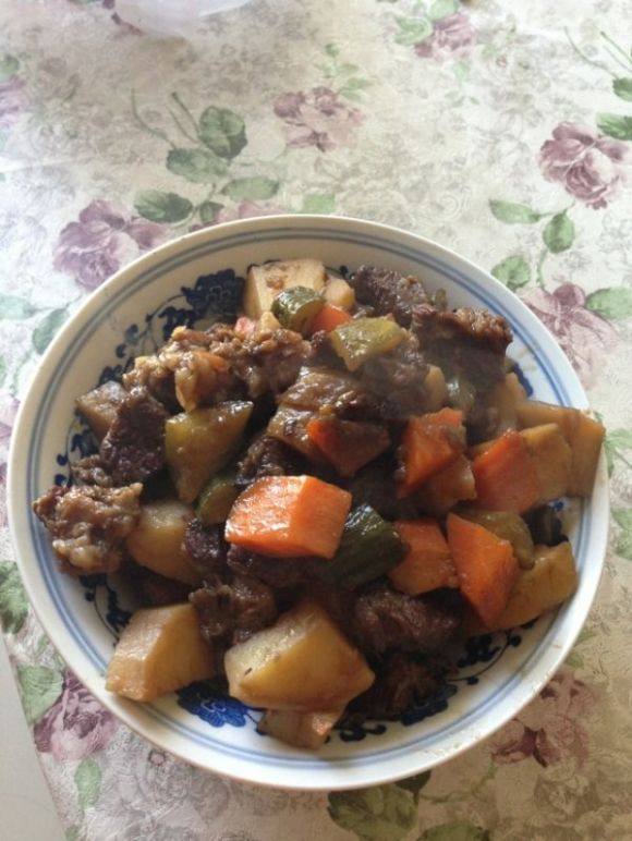 胡蘿蔔土豆燉牛肉