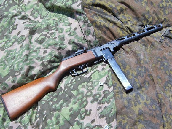 使用德式9毫米手槍彈的MP41（r）衝鋒鎗