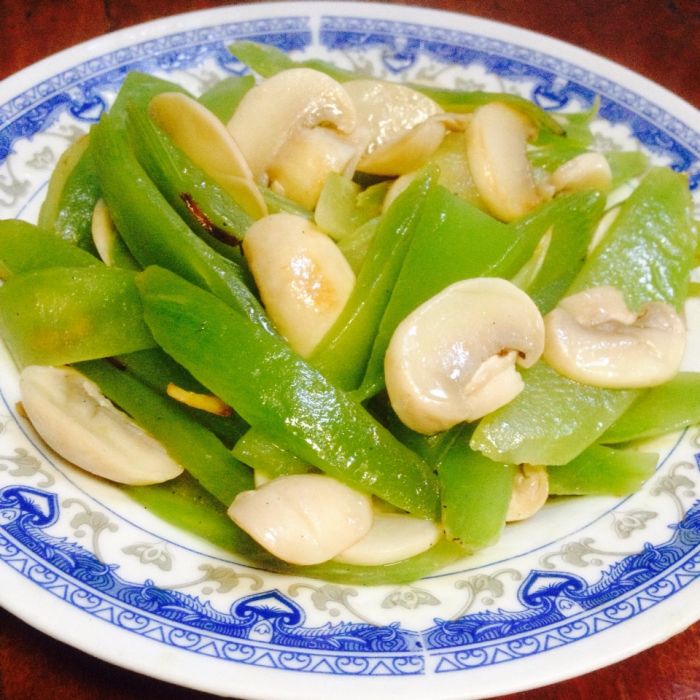草菇煨萵筍 草菇煨萵筍