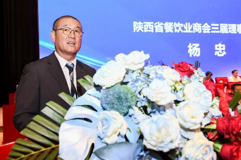 楊忠(蓮花餐飲集團公司董事長) 楊忠(蓮花餐飲集團公司董事長)