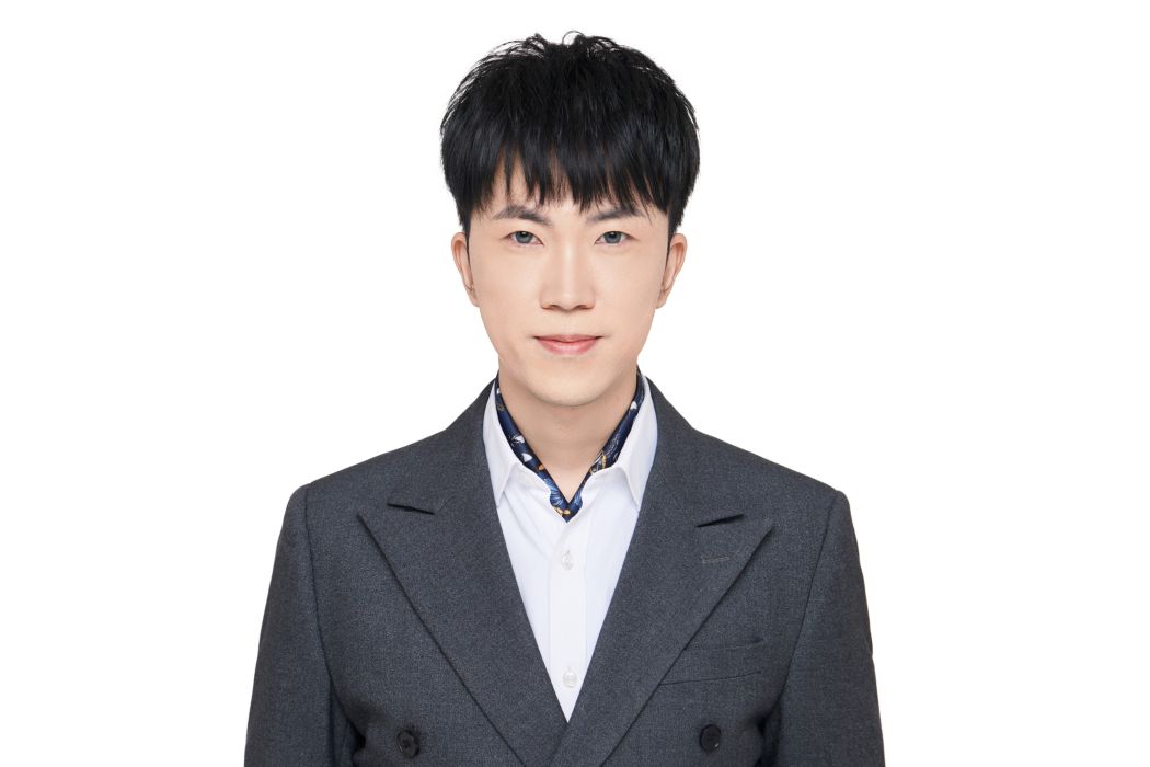 小V 小V