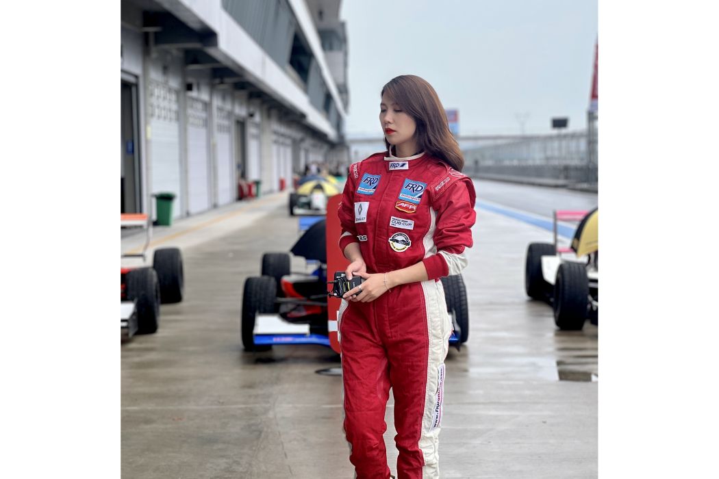李晟楠(越野賽事主持人) 李晟楠(越野賽事主持人)