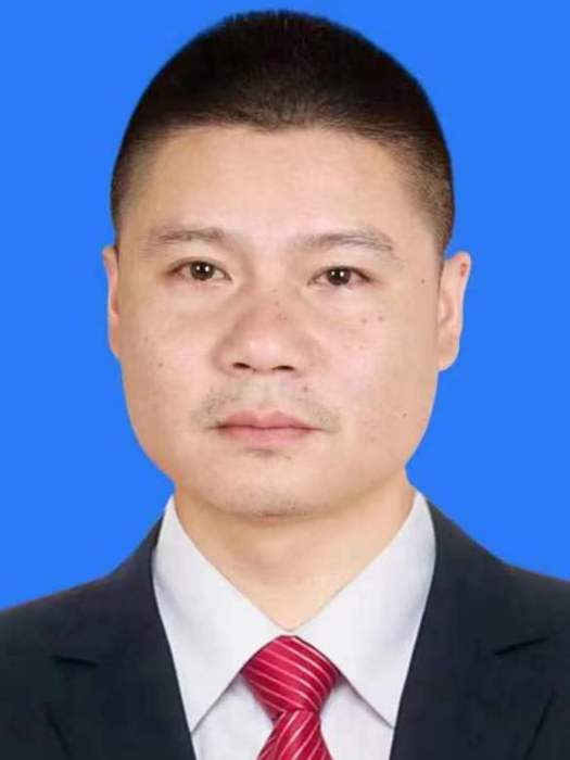 何旭東(湖南省津市市交通運輸局總工程師) 何旭東(湖南省津市市交通運輸局總工程師)