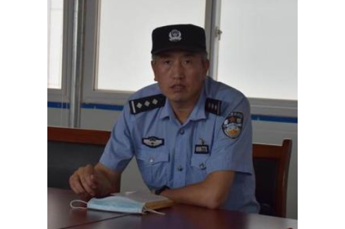 李春民(山東省青島市公安局港航分局董家口港作業區治安派出所副所長) 李春民(山東省青島市公安局港航分局董家口港作業區治安派出所副所長)
