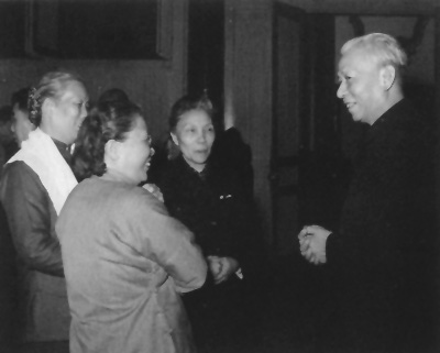 1961年1月劉少奇同蔡暢、區夢覺（左二）