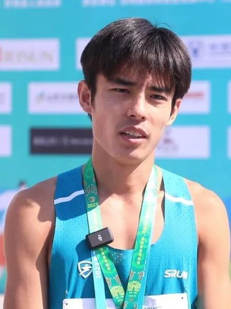 張德成(中國馬拉松運動員) 張德成(中國馬拉松運動員)