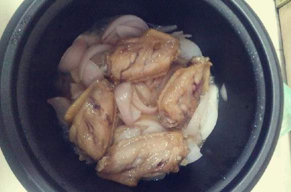 電飯煲燜洋蔥雞翅