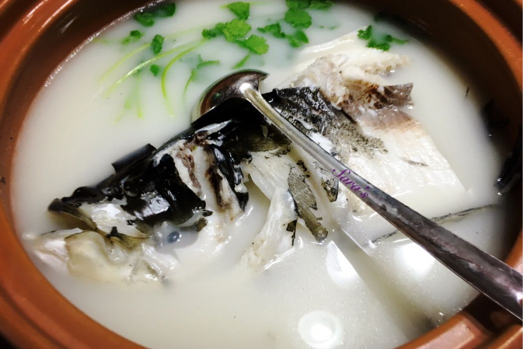 草菇魚頭湯 草菇魚頭湯