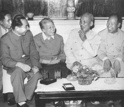 許廣平訪問越南與彭真、胡志明（右起）