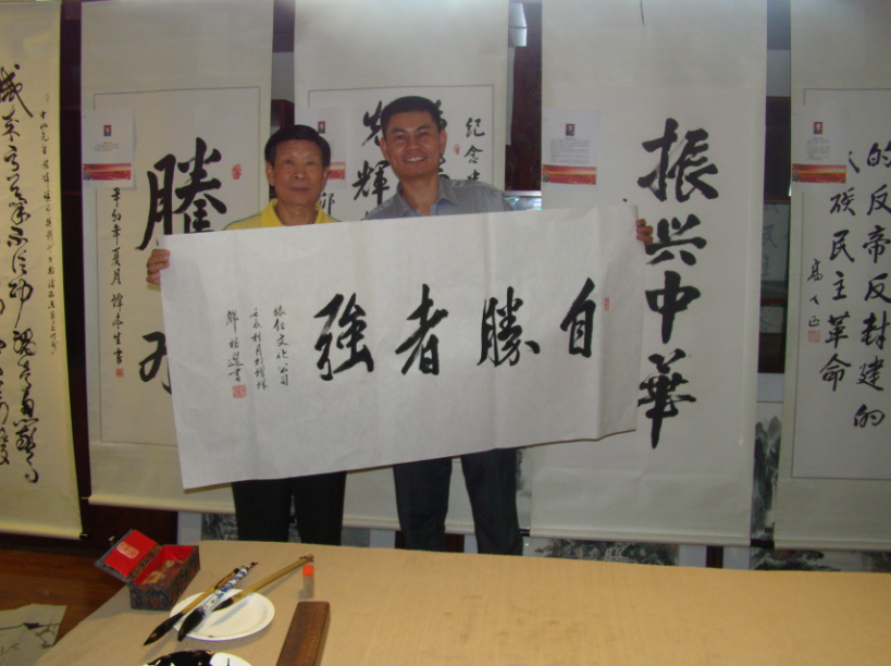 鄧祖選在廣州綠鈺文化公司的百名將軍書法展
