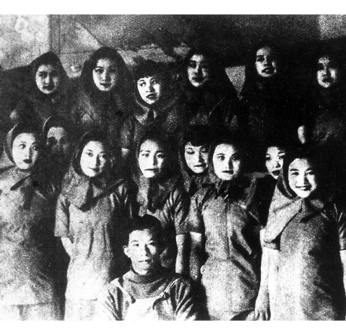 1935年1月聶耳指揮聯華聲樂團演唱《新女性》組歌