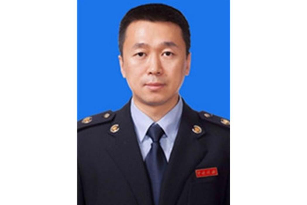 丁岩(國家稅務總局哈爾濱市稅務局黨委委員、紀檢組組長) 丁岩(國家稅務總局哈爾濱市稅務局黨委委員、紀檢組組長)