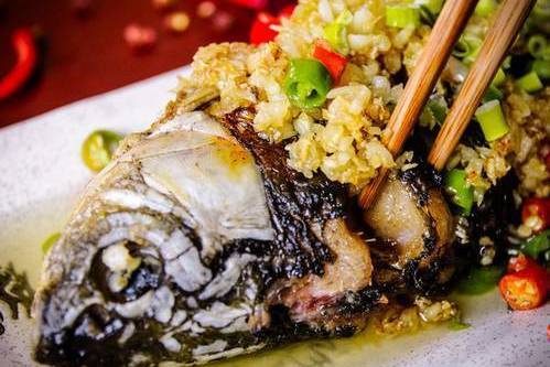 蒜香鯽魚 蒜香鯽魚