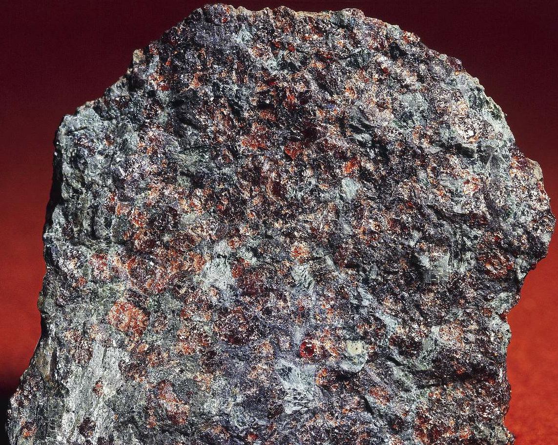榴輝岩型石榴子石礦床