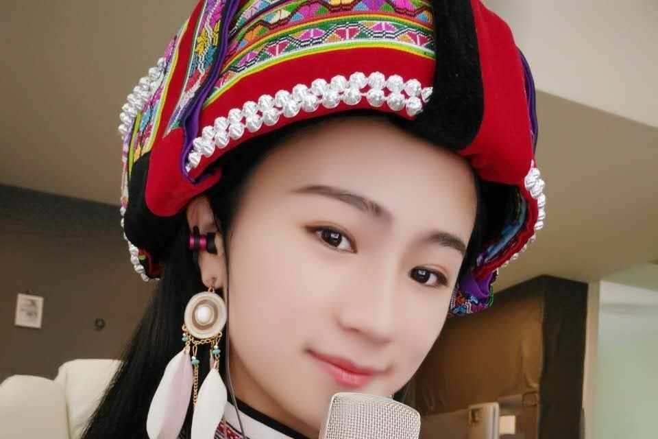 王小芳(中國內地女歌手、網路主播) 王小芳(中國內地女歌手、網路主播)