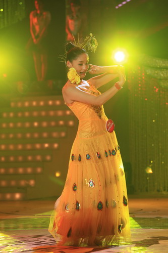 金珠卓瑪表演傣族舞《孔雀舞者》