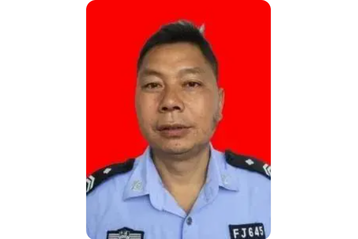 楊付軍(竹谿縣新洲鎮板凳嶺村黨支部書記、主任、駐村輔警) 楊付軍(竹谿縣新洲鎮板凳嶺村黨支部書記、主任、駐村輔警)