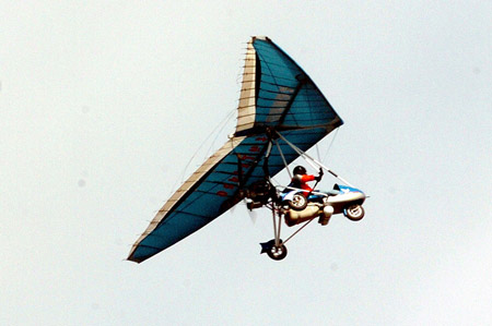FY550型動力三角翼飛行器