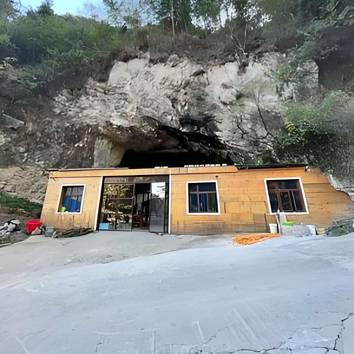 山洞人家 山洞人家