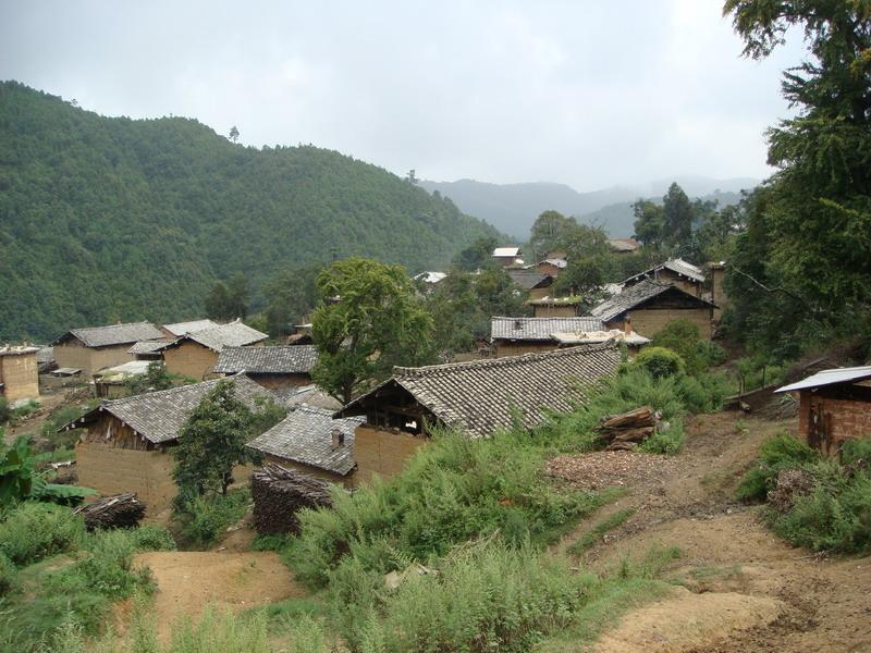 倮施底村 倮施底村