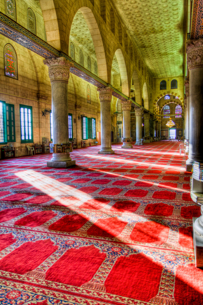 阿克薩清真寺禮拜大殿內