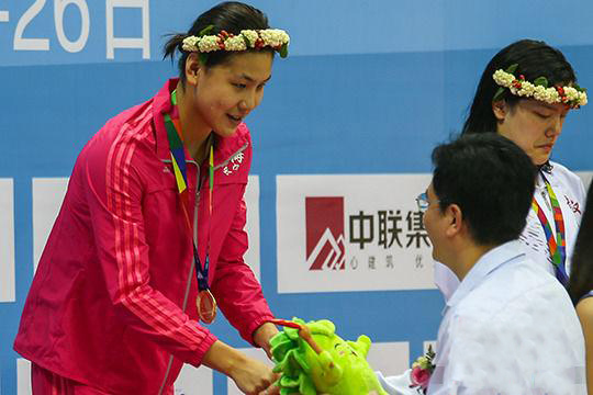 青運會女子100米蝶泳 冠軍
