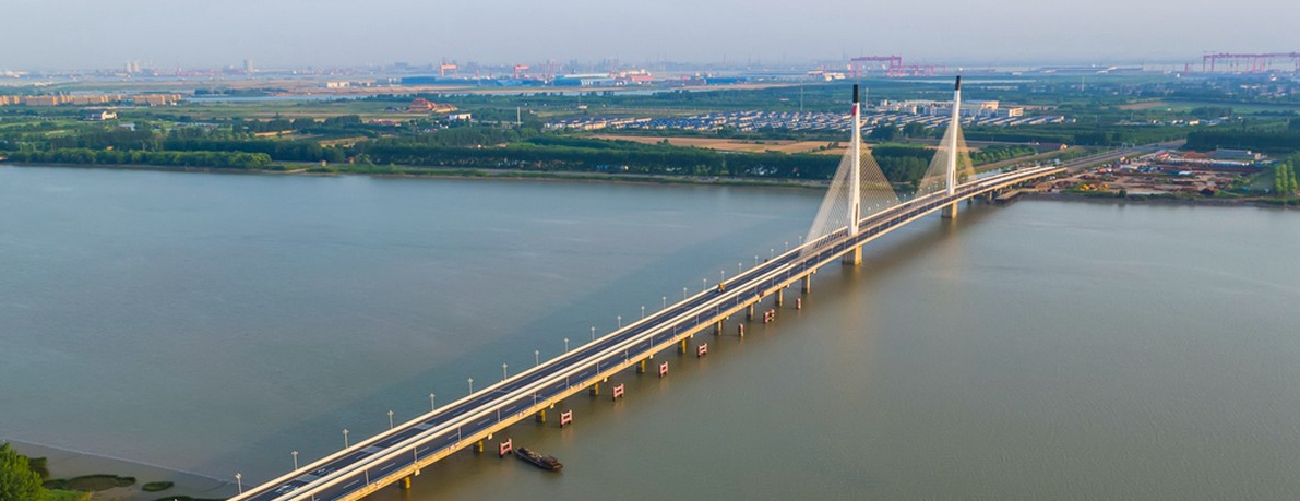 如皋長江大橋呈西南至東北方向布置