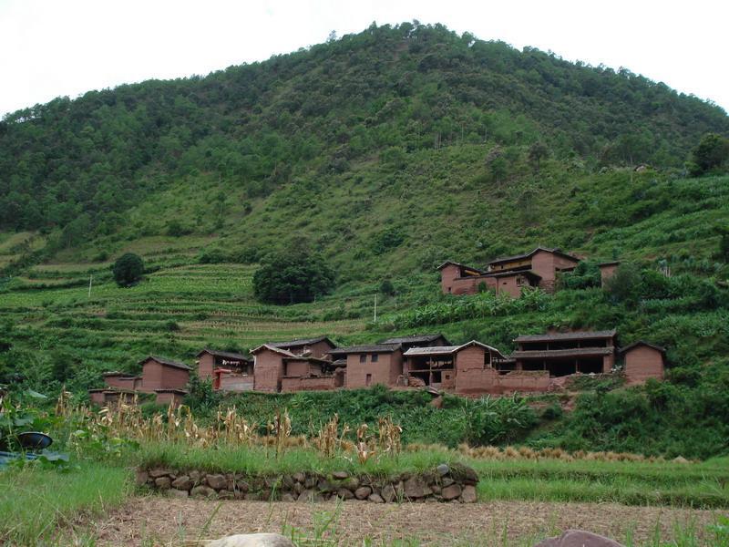 馬龍河村