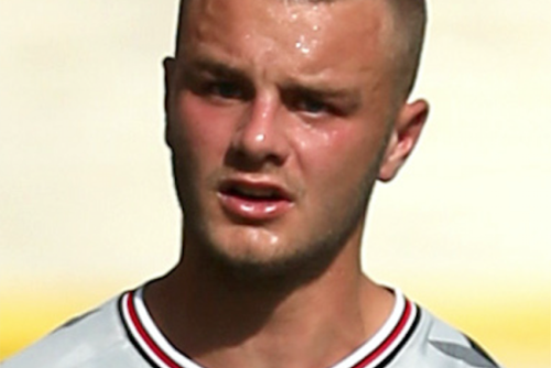 Charlie Barker(2003年生英格蘭足球運動員) Charlie Barker(2003年生英格蘭足球運動員)