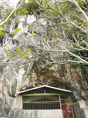 革命岩洞 革命岩洞