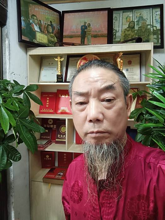 周國兵(當代畫家) 周國兵(當代畫家)