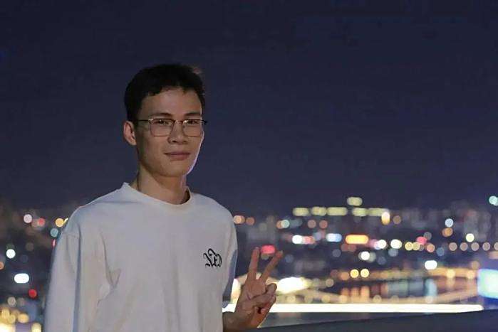 何熾新 何熾新